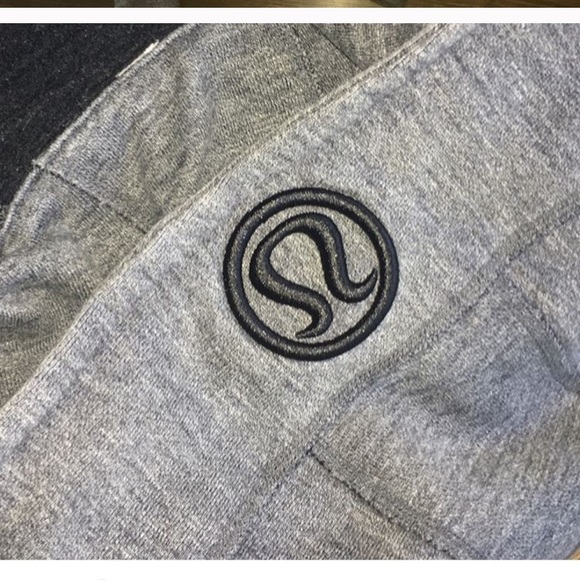 Lululemon Scuba Jacket Size 4 - Picture 2 of 3